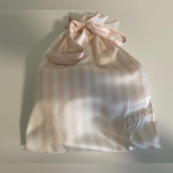 Victoria Secret Slippers - Picture 6 of 6